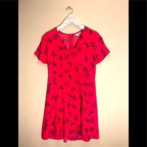 Gap size 12 coral floral dress with mini skirt ,short sleeves and fitted waist.